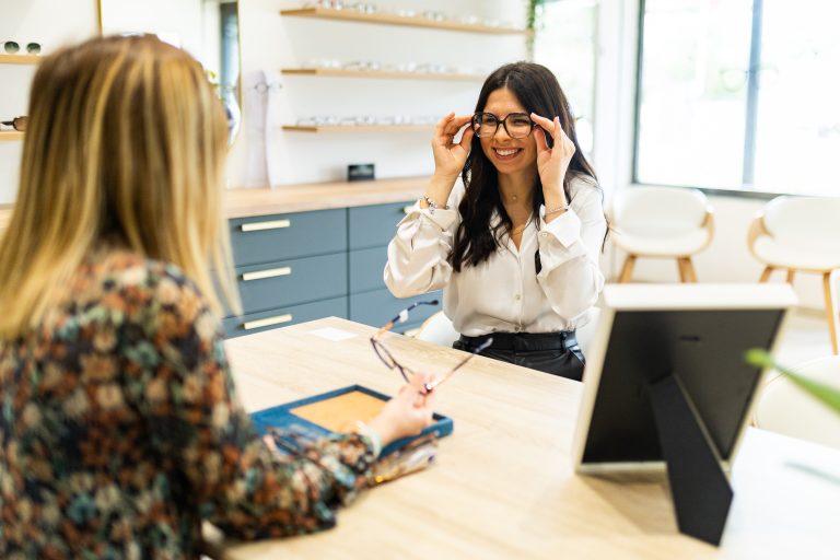 Service après-vente et ajustement de lunettes à Saint Sardos, Dieupentale et Bessens