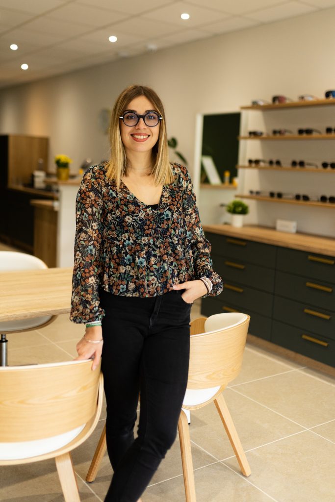 Maëva Papaïx Opticienne passionnée chez Pampa Optique proche de Le Burgaud et Saint-Cézert